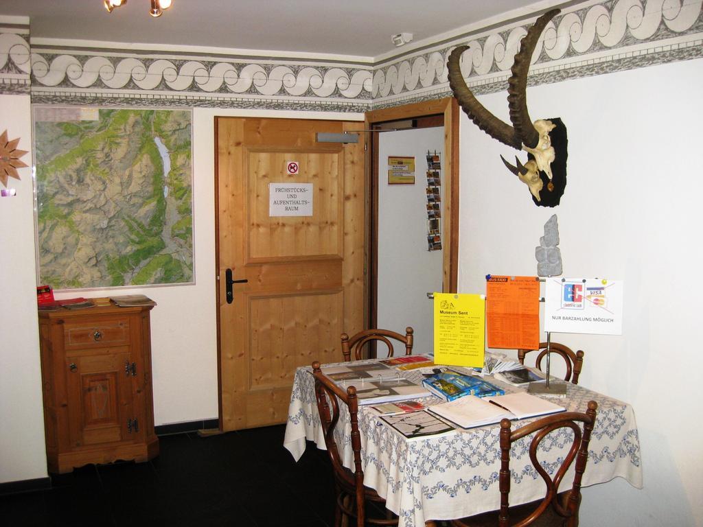 Pensiun Garni Plaz Hotel Scuol Exterior photo