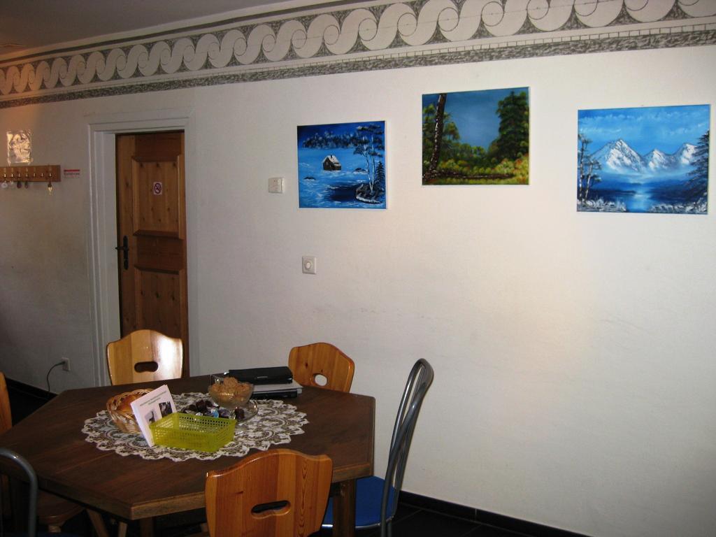 Pensiun Garni Plaz Hotel Scuol Exterior photo