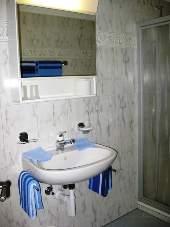 Pensiun Garni Plaz Hotel Scuol Room photo