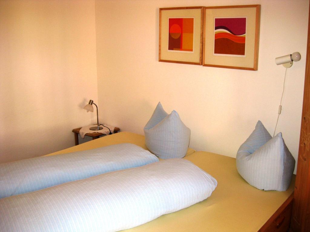 Pensiun Garni Plaz Hotel Scuol Room photo