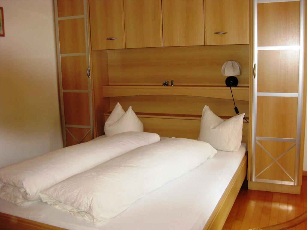 Pensiun Garni Plaz Hotel Scuol Exterior photo